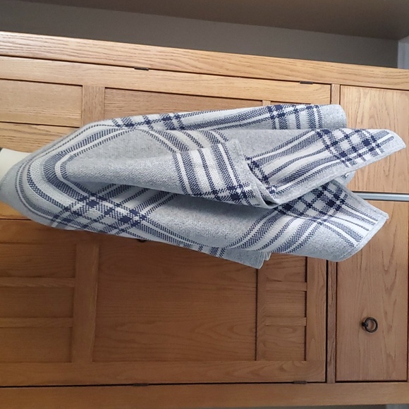 Tommy's Hilfiger Blanket Poncho - Picture 4 of 7